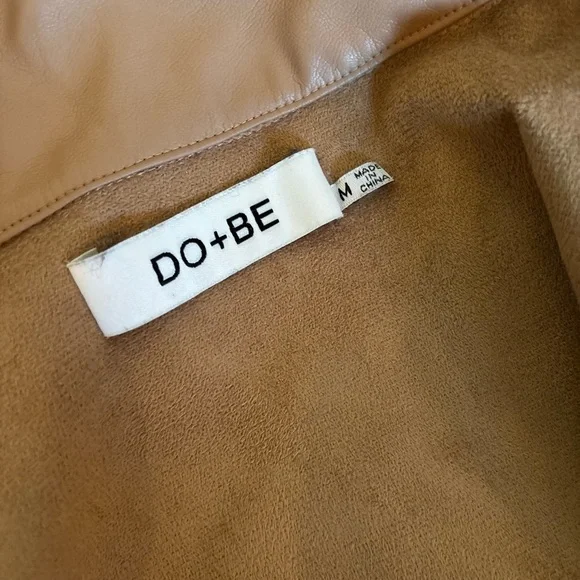 DO+BE Camel Faux Leather Button-Up Size Medium Casual Chic Minimalist - Picture 4 of 7